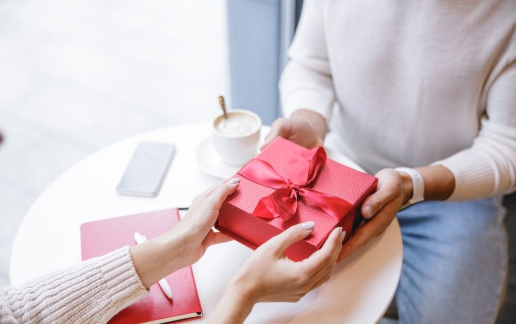 Comment choisir un cadeau original pour une femme ?